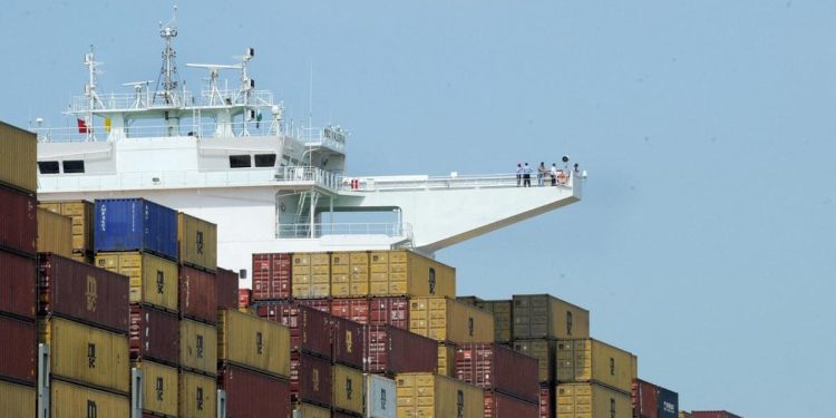 Thâm hụt thương mại của Ấn Độ trong tháng 9 thu hẹp mạnh khi hàng nhập khẩu giảm