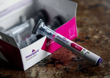 Hãng dược phẩm Eli Lilly đã khởi kiện các nhà thuốc trực tuyến nhằm cấm nhập khẩu vào Hoa Kỳ các sản phẩm giả mạo Mounjaro