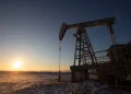 Giá dầu tiếp tục giảm do sự không đồng lòng trong OPEC+ khiến cuộc họp quan trọng về nguồn cung bị hoãn.