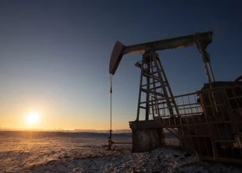 Giá dầu tiếp tục giảm do sự không đồng lòng trong OPEC+ khiến cuộc họp quan trọng về nguồn cung bị hoãn.