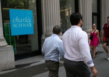 Giá lithium lao dốc có thể còn tiếp tục giảm khi các nhà đầu tư bi quan gia tăng đặt cược bán trên thị trường tương lai Trung Quốc