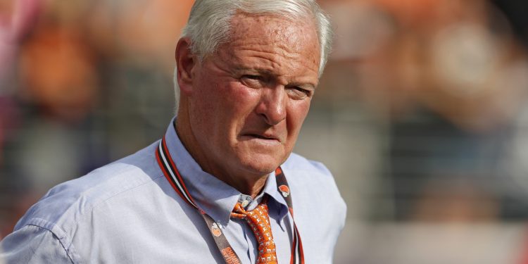 Người mua dầu thô châu Á bối rối trước giá của Saudi, có thể chuyển sang nơi khác