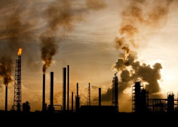 Dầu hướng đến mức giảm hàng năm do OPEC+ và chiến tranh không hỗ trợ được giá