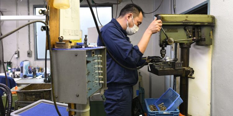 Sản xuất công nghiệp Nhật Bản giảm, cho thấy thêm dấu hiệu hồi phục không đồng đều