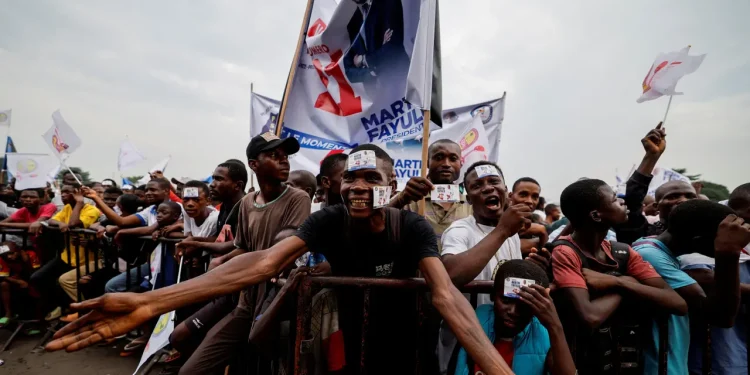 Cơ quan công tố Tokyo đột kích trụ sở hai chi nhánh đảng cầm quyền LDP vì bê bối tài chính