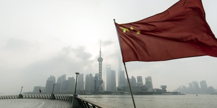 Cổ phiếu Trung Quốc giá rẻ thu hút nhà đầu tư coi mức giảm 60% là đáy