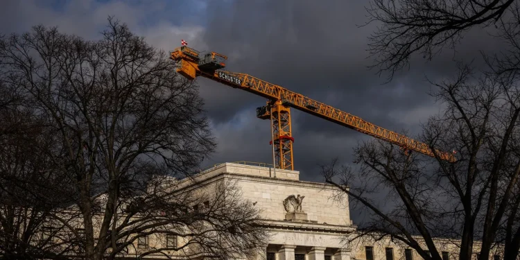 Đồng USD khởi đầu năm 2024 với ngày tốt nhất kể từ tháng 3 do nghi ngờ về Fed