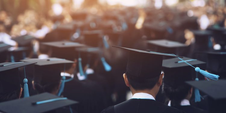 Gần một nửa người Mỹ không trả được khoản vay sinh viên cho biết họ không đủ khả năng để tiếp tục trả nợ.