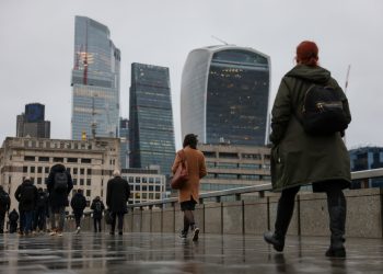 Khoảng cách lương theo giới tính nới rộng khi Anh tụt dốc trong bảng xếp hạng toàn cầu