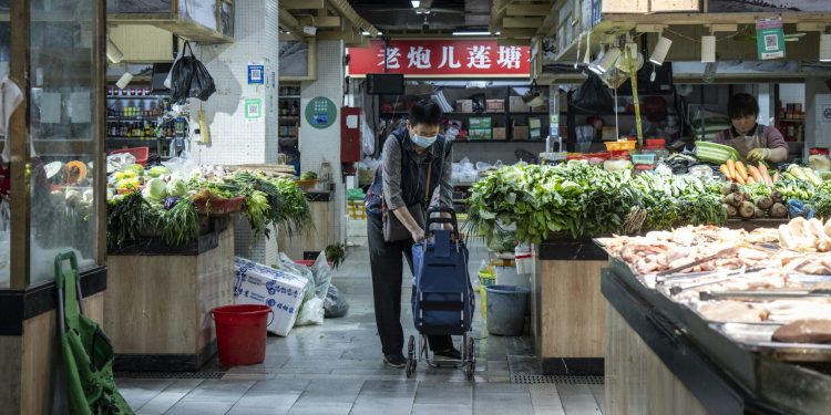 Giá tiêu dùng Trung Quốc lần đầu tiên tăng kể từ tháng 8