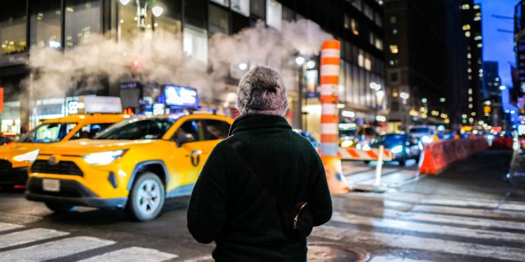 Người mua nhà Anh đẩy nhanh kế hoạch để tránh giá tăng, theo khảo sát