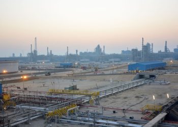 Nhà máy lọc dầu khổng lồ của Kuwait sử dụng dầu nặng để đáp ứng cam kết cắt giảm sản lượng của OPEC+