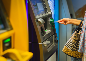 Làm thế nào để rút tiền mặt từ thẻ tín dụng tại máy ATM