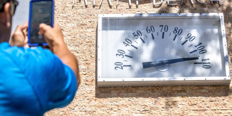 Thế giới nối dài chuỗi kỷ lục nhiệt độ tháng thứ 11 liên tiếp