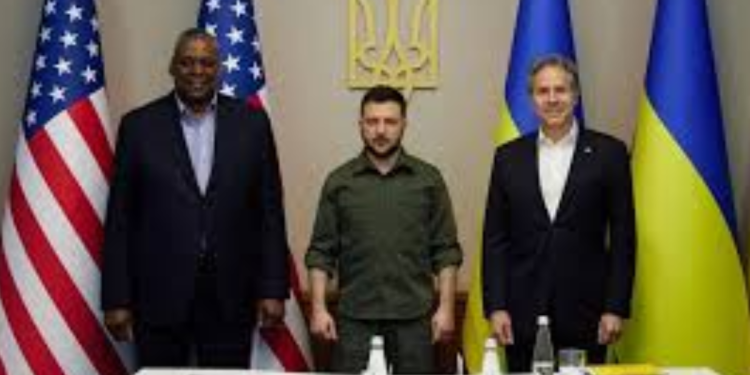 “Tổng thống Ukraine và Bộ trưởng Ngoại giao Mỹ thảo luận về gói viện trợ và vũ khí trong cuộc gặp tại Kiev”