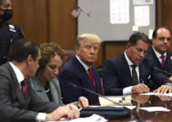 “Người cầm quyền im lặng: Vị trí của Allen Weisselberg trong phiên tòa xét xử Donald Trump”