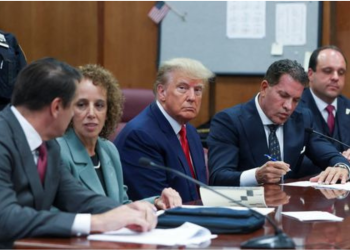 “Một Phản Ứng Sốc từ Donald Trump: Một Lời Kêu Gọi Đến Tòa Án Tối Cao Hoa Kỳ”