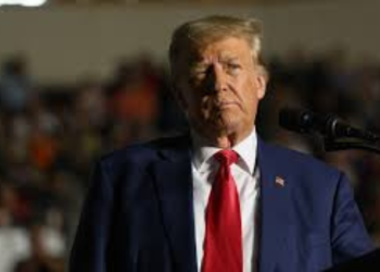 Thẩm phán ở Trump Im Lặng Trước Quyết Định của Bồi Thẩm Đoàn: Bài Đăng Facebook Gây Xôn Xao