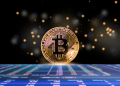 Tại Sao Bitcoin Giảm Xuống Còn 60.000 Đô La Khi Cổ Phiếu Tiếp Tục Đạt Mức Cao Nhất Mọi Thời Đại