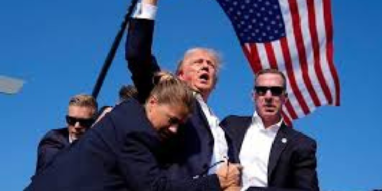 Kẻ nổ súng tại cuộc mít tinh của Trump thường đi trước Cơ quan Mật vụ một bước