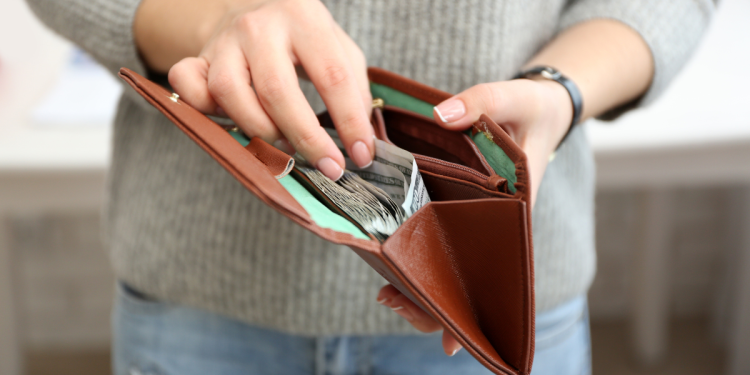 Tốc Độ Chi Tiêu Của Người Tiêu Dùng Sẽ Chậm Lại Trong Nửa Cuối Năm 2024