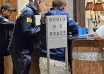 6 du khách từ Việt Nam và Mỹ đã được phát hiện đã tử vong trong một phòng khách sạn tại Bangkok, và có nghi ngờ về khả năng họ bị đầu độc