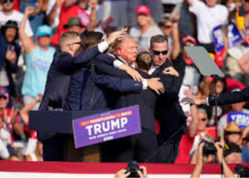 Tổng thống Donald Trump được báo cáo là “an toàn” sau vụ nổ súng trong cuộc biểu tình ở Pennsylvania