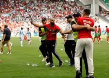 Thế vận hội Paris 2024: Trận đấu Argentina-Morocco có tình trạng xâm chiếm sân, 15 phút bù giờ, bàn gỡ hòa muộn bị VAR hủy bỏ