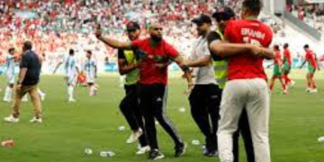 Thế vận hội Paris 2024: Trận đấu Argentina-Morocco có tình trạng xâm chiếm sân, 15 phút bù giờ, bàn gỡ hòa muộn bị VAR hủy bỏ